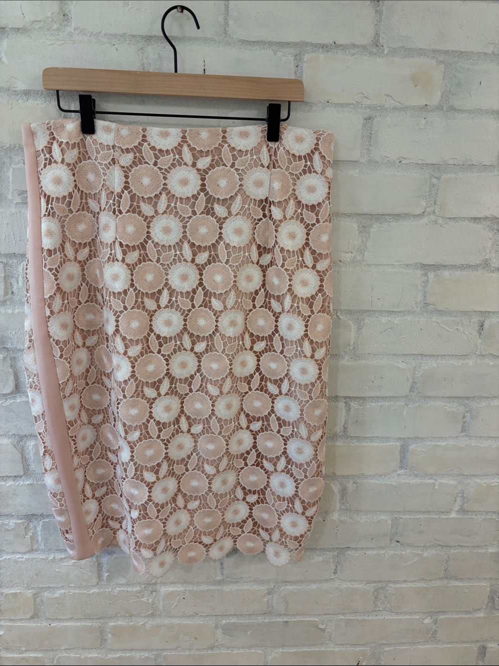 Calvin Klein Pink Floral Lace Pencil Skirt (B5)
